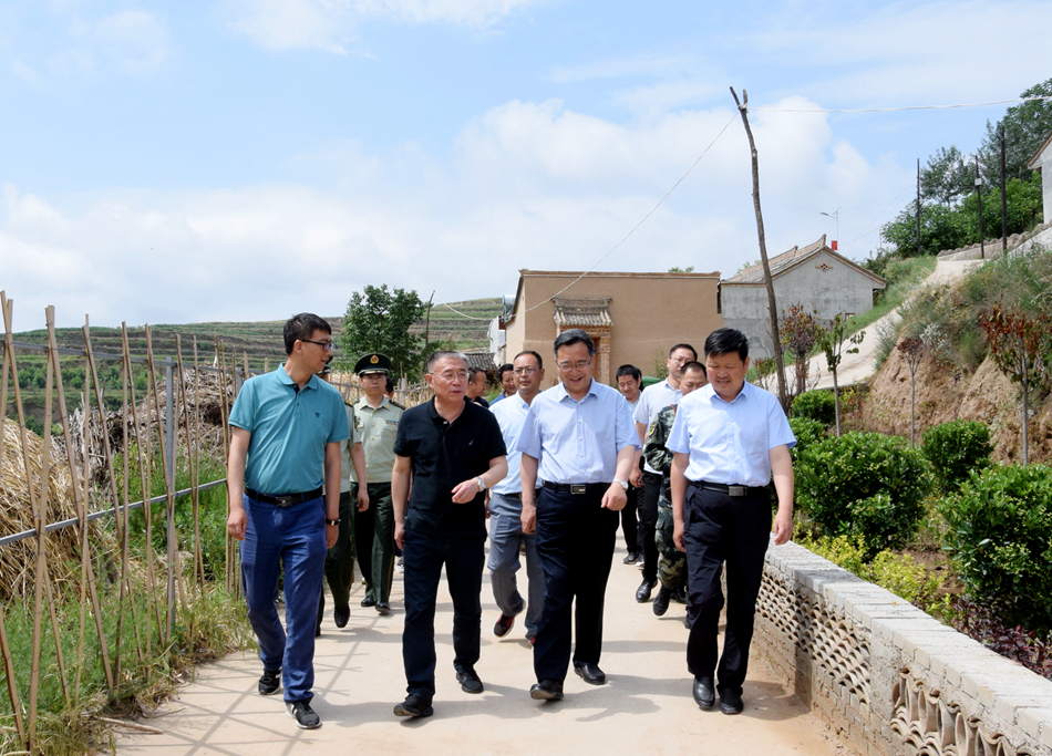 王銳深入麥積區(qū)、甘谷縣掛牌督戰(zhàn)村調(diào)研指導(dǎo)脫貧攻堅工作