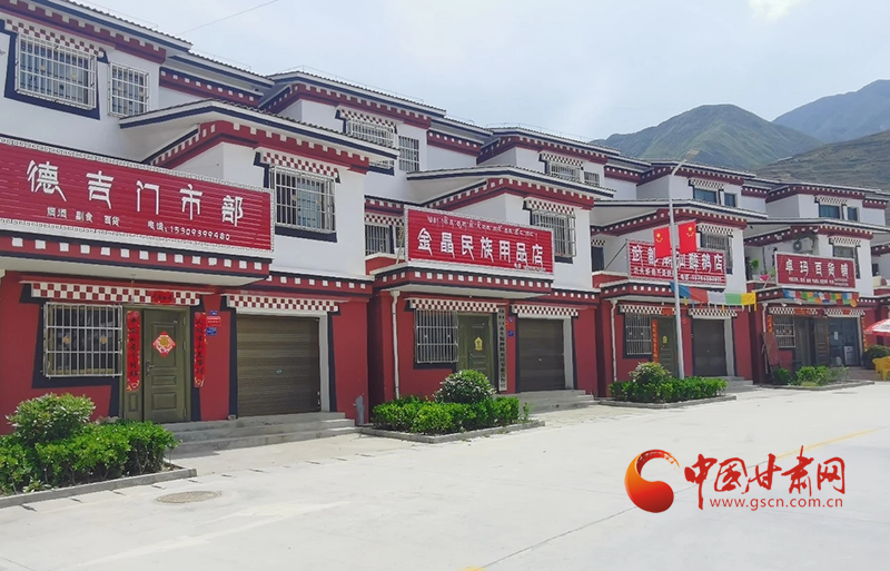 武都坪埡鄉(xiāng)：美麗安置區(qū) 綻放“幸?；ā?>
        </a><em>武都坪埡鄉(xiāng)：美麗安置區(qū) 綻放“幸?；ā?/em></li>
    <li><a  target=