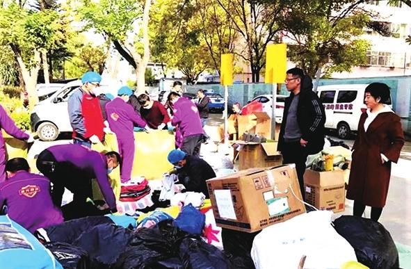 5天捐助1.58萬件愛心衣物 城關(guān)區(qū)向兩當縣災區(qū)群眾送去過冬衣物