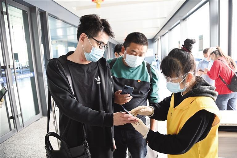 蘭州車站積極做好“十一”長(zhǎng)假旅客運(yùn)輸準(zhǔn)備工作  節(jié)日期間預(yù)計(jì)發(fā)送旅客102萬人