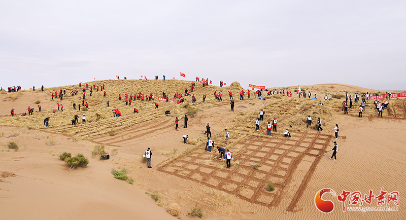 甘肅省委宣傳部、省文明辦、省志愿服務(wù)聯(lián)合會(huì)在古浪縣舉行壓沙主題文明實(shí)踐志愿服務(wù)活動(dòng)