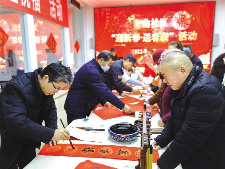 蘭州新區(qū)開(kāi)展“墨香四溢送春聯(lián)·情暖文曲送祝?！被顒?dòng)